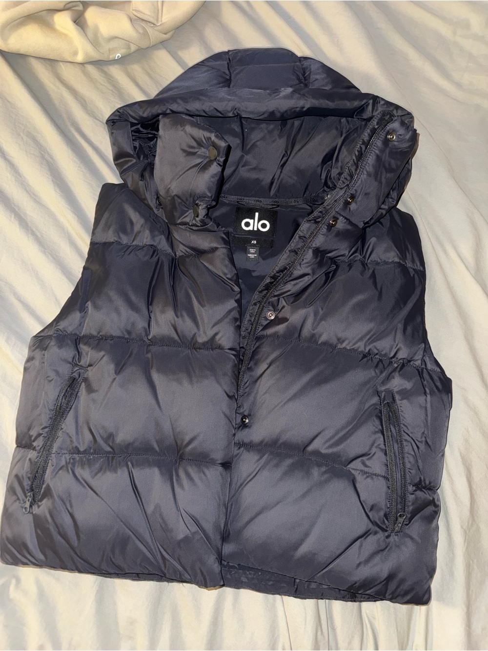 ALO Yoga Quilted Puffer Jacket in Navy Blue